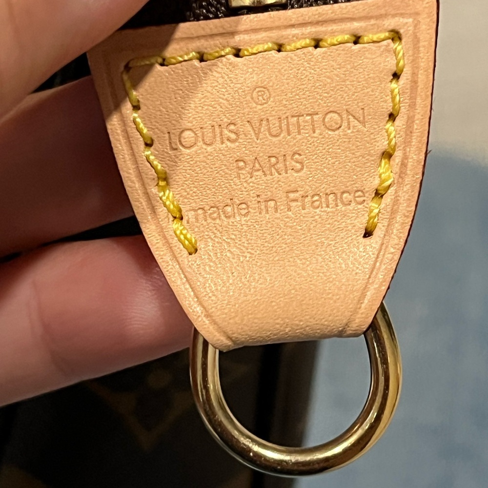 Authentic Louis Vuitton Pochette Accessories NM in the Monogram - Picture 6 of 16